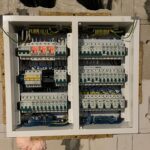 Выбивает автомат: как понять причину самому и когда откладывать нельзя – фото №3